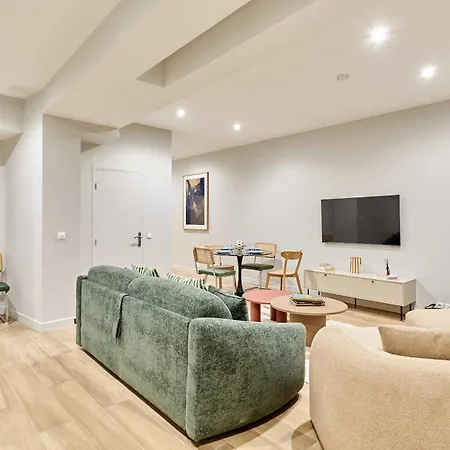 Charming Center Of By Prestige דירה *