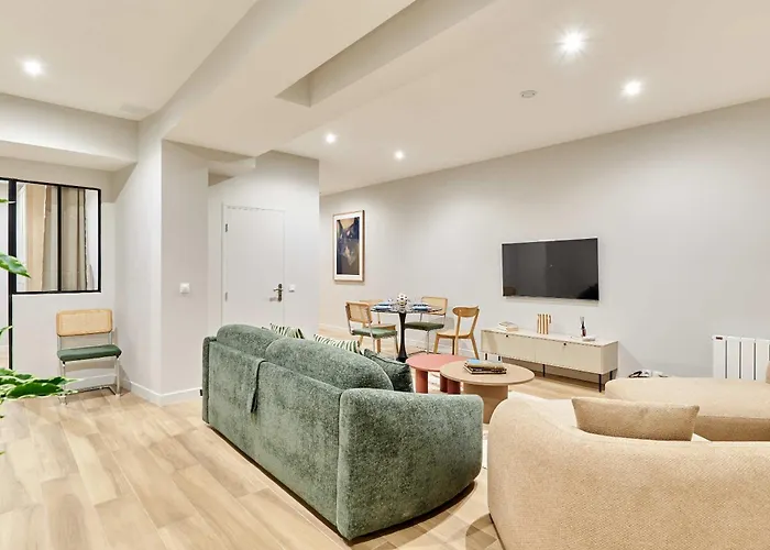 Charming Center Of By Prestige דירה *