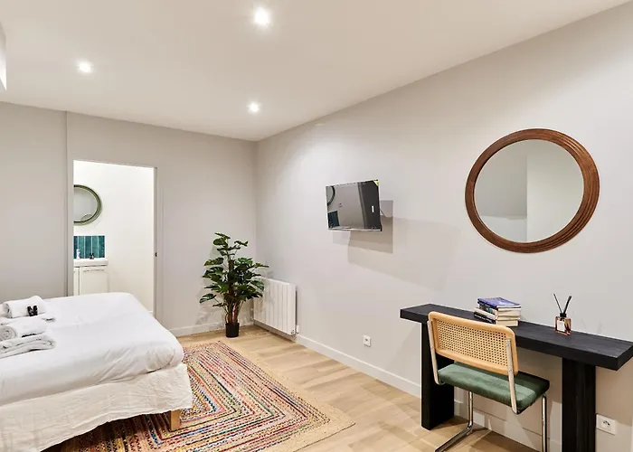 Charming Center Of By Prestige * פריז